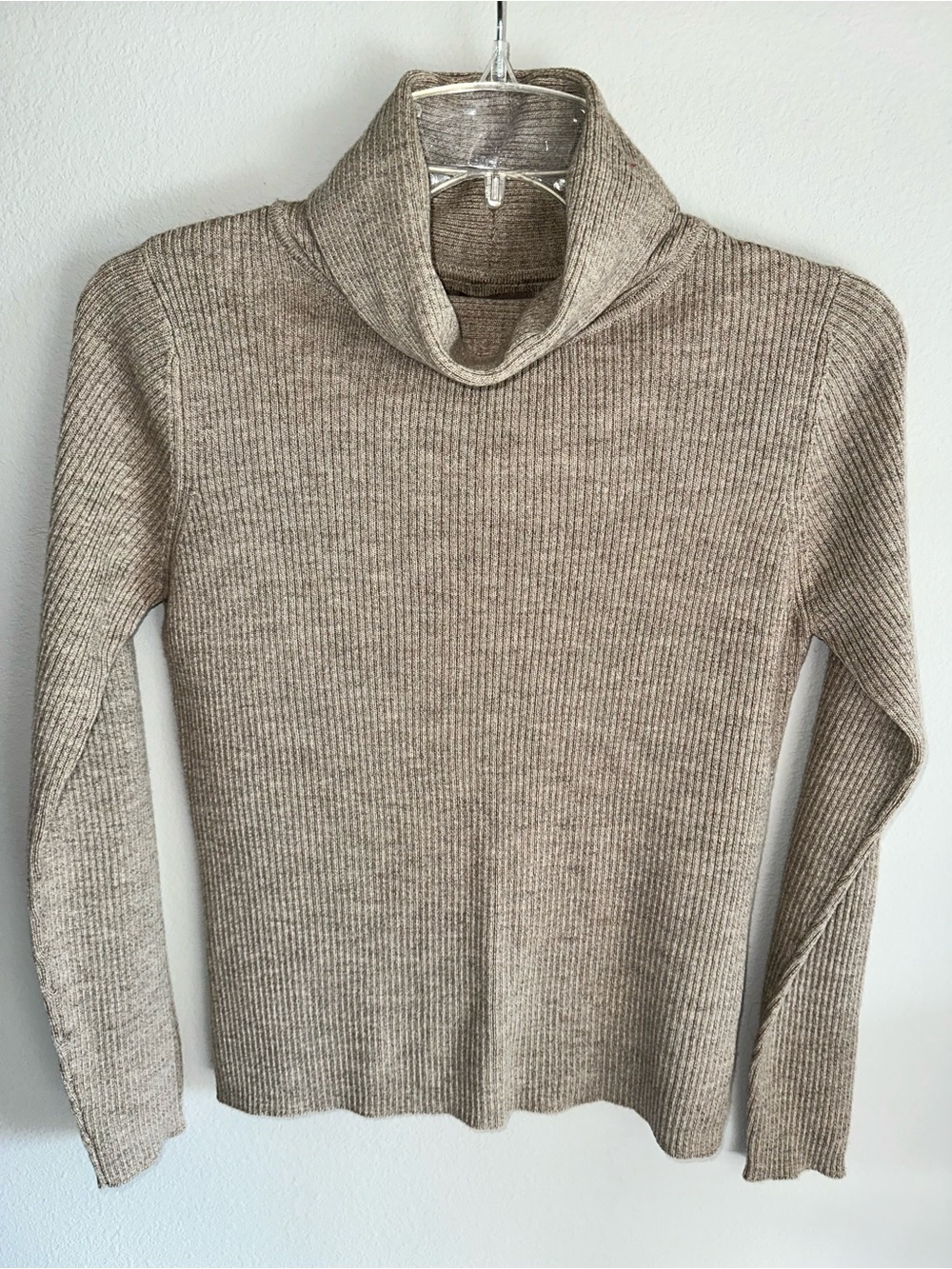 NWOT Valerie Stevens 100% extra fine merino wool ribbed sweater size S.